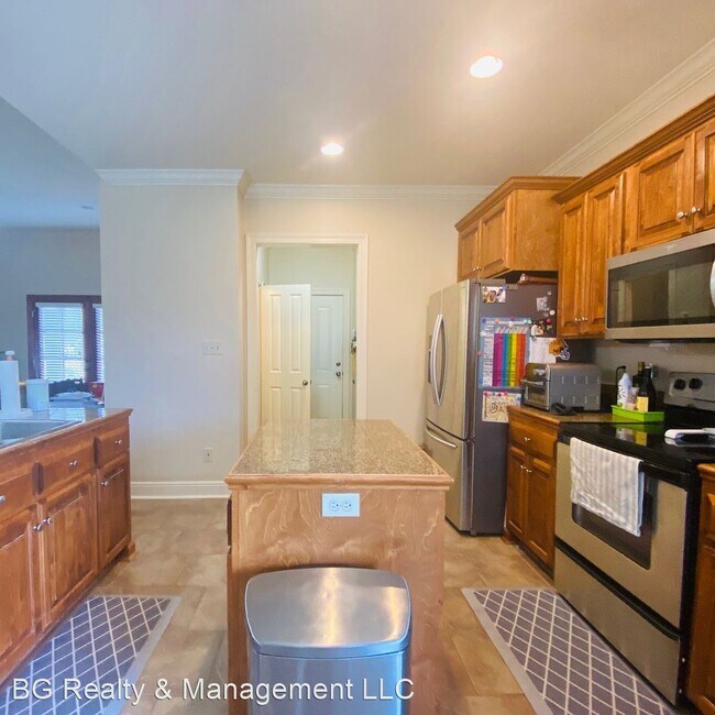 Building Photo - 3 br, 2 bath House - 143 Rue Des Cannes