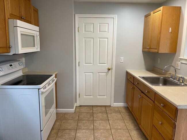 Building Photo - 17 Elderberry Dr