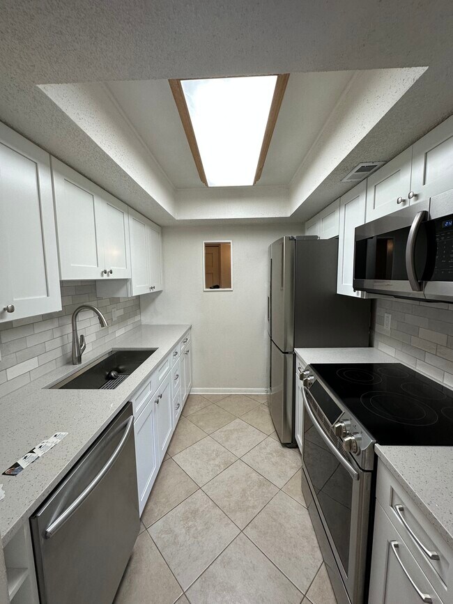 Building Photo - 11505 7th Way N