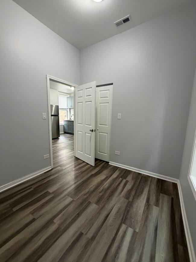 Building Photo - 240 W 24th St