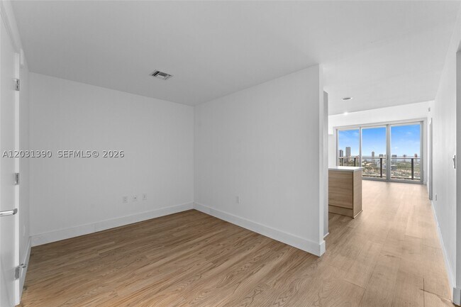 Foto del edificio - 16385 Biscayne Blvd