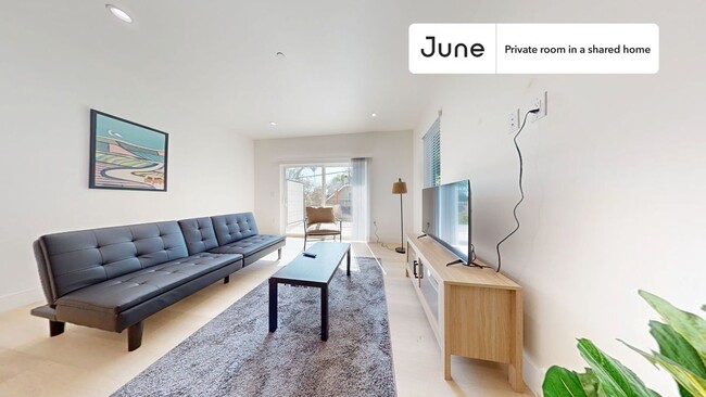 Building Photo - Private bedroom in 4 bed/3 bath Home