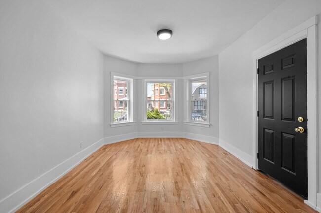 Foto del edificio - 1031 N Drake Ave
