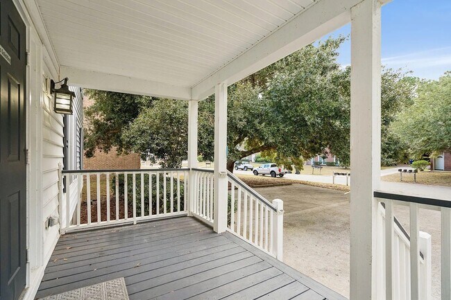 Building Photo - 6 Commercial Row