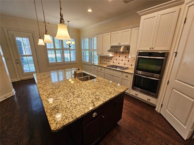 Foto del edificio - 2104 McFarlin Ln