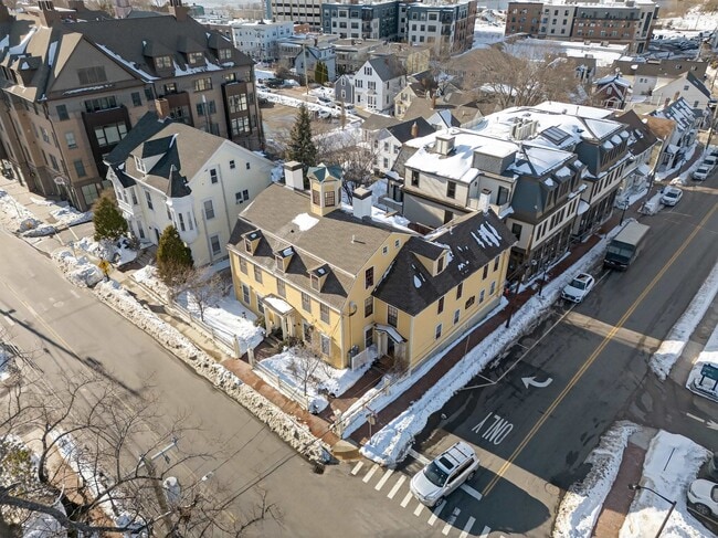 Building Photo - 7 Islington St