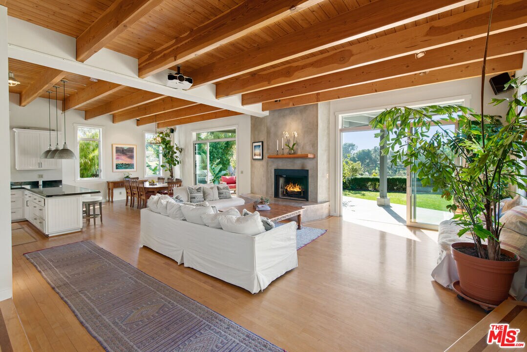Foto principal - 6651 Zumirez Dr