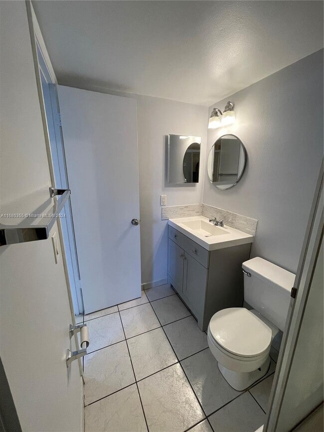 Building Photo - 2 bedroom in Pembroke Pines FL 33024