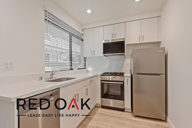 Foto del edificio - Bright and Airy One Bedroom Featuring a Sp...