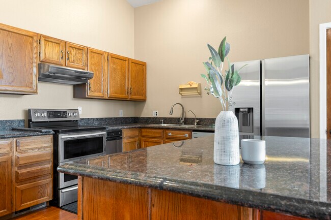 Building Photo - 2317 N Oakmont Dr