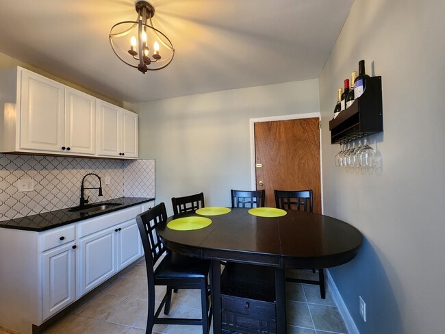 Building Photo - 80 Mountain Way