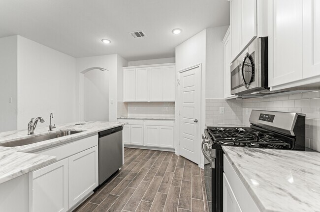 Foto del edificio - 3303 Tranquility Ln