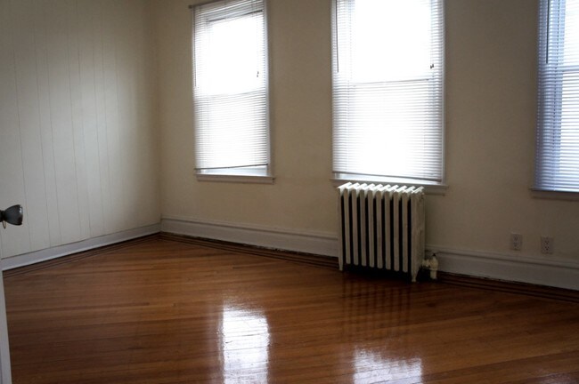 Building Photo - 1942 E 28th St