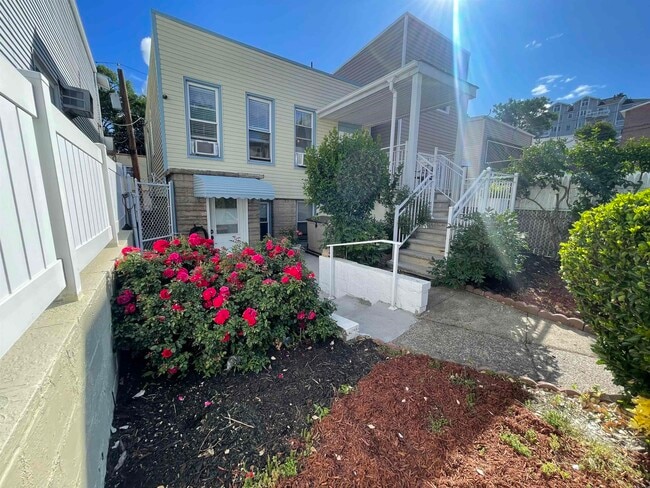 Building Photo - 1307 44th St