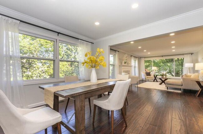 Foto del edificio - 4 BD remodeled Sylvan Heights home!
