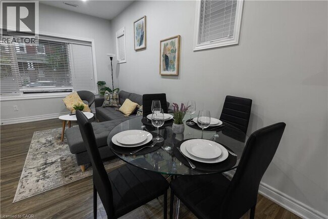 Photo du bâtiment - 106 Spadina Ave