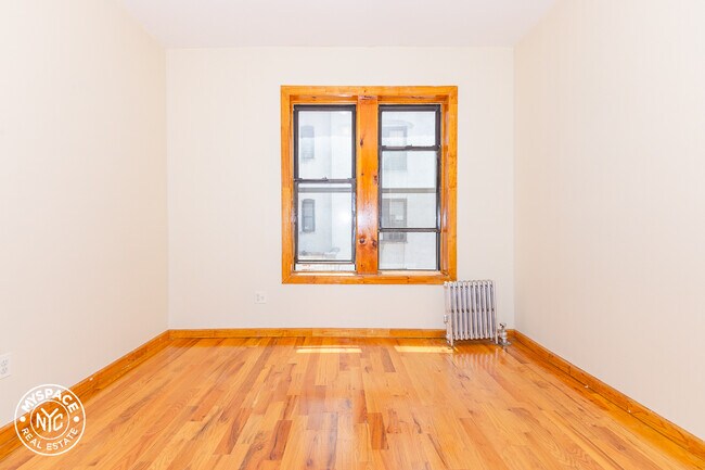 Foto del edificio - 1497 Carroll St