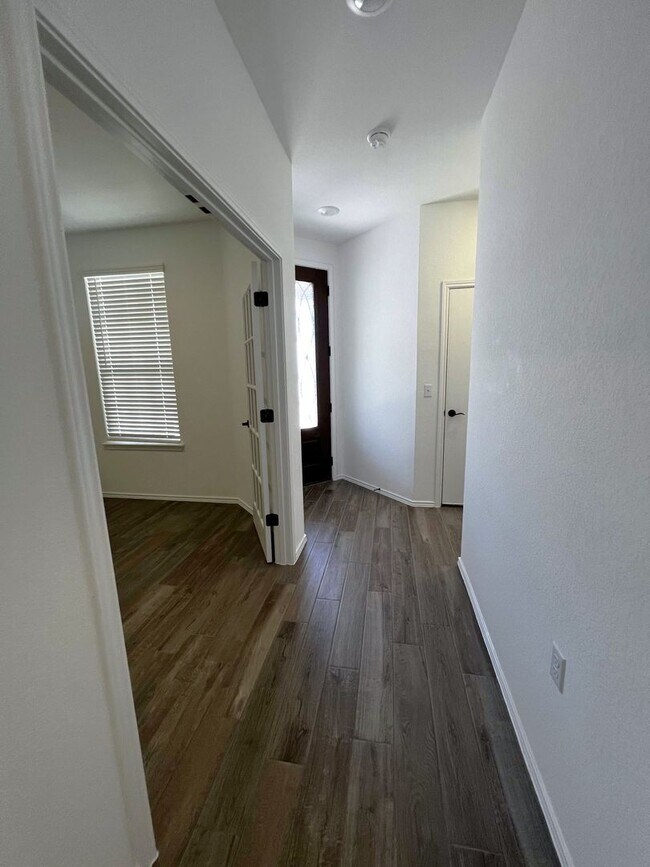 Foto del edificio - 700 Livewater Ln