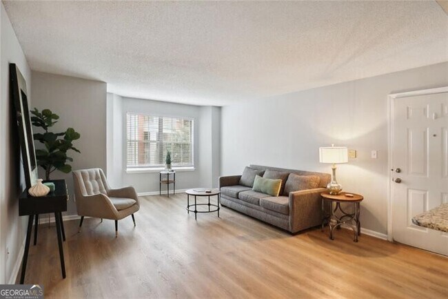 Foto del edificio - 1018 Chastain Park Ct NE