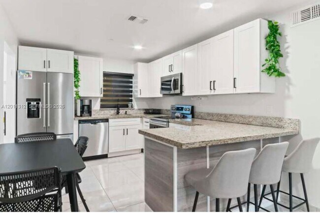 Foto del edificio - 2320 SW 18th Terrace