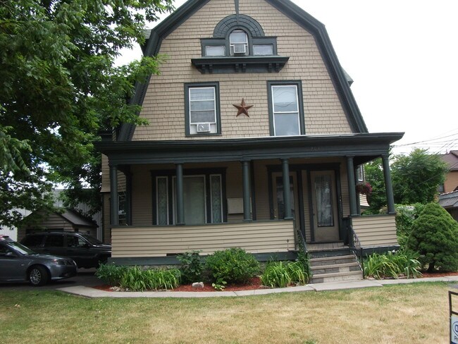 Building Photo - 204 Leavenworth Ave