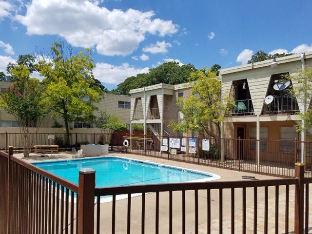 Primary Photo - 2210 Landmark Ct