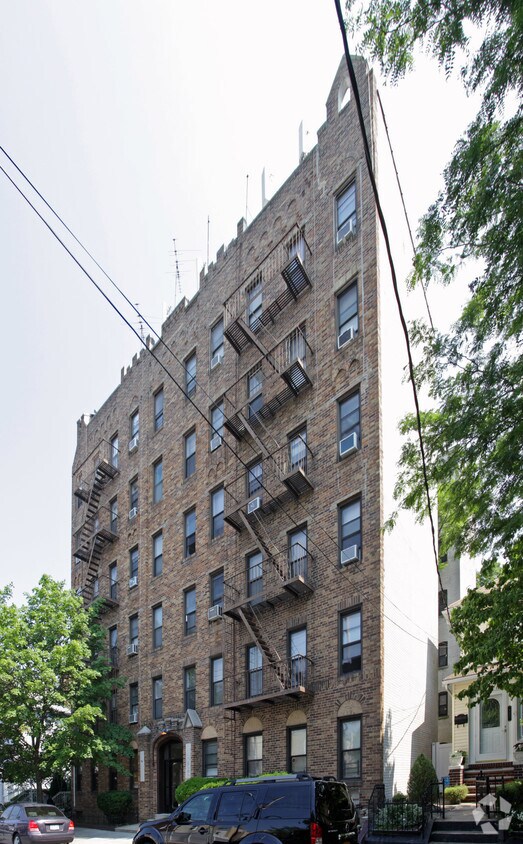 915 84th St, Brooklyn, NY 11228 Apartments in Brooklyn, NY