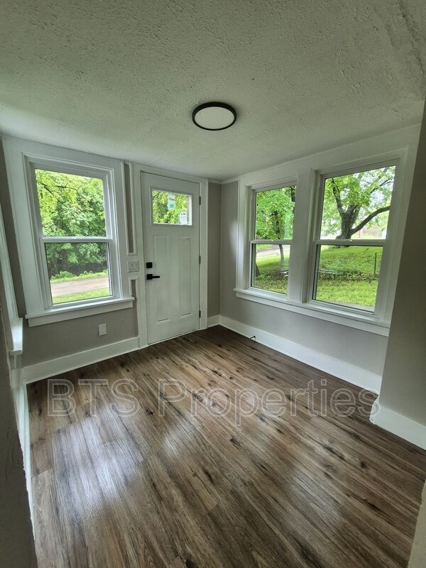 Foto principal - 1615 E Wilson Ave