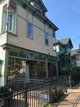 Building Photo - 120 Dell St