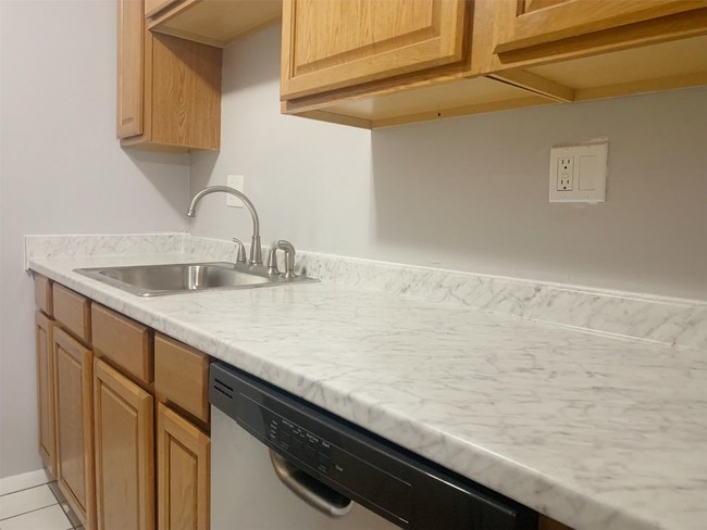 Foto del edificio - 6552 Murray Avenue - 5