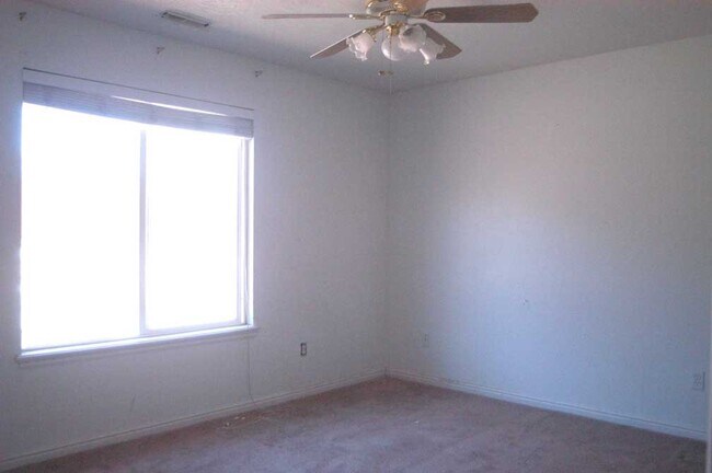 Foto del edificio - 4013 Lake Mountain Dr