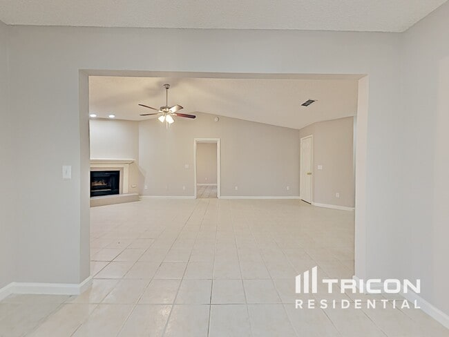 Foto del edificio - 2427 White Horse Rd W