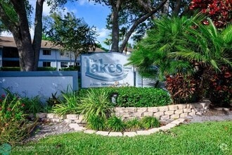 Building Photo - 2705 S Oakland Forest Dr