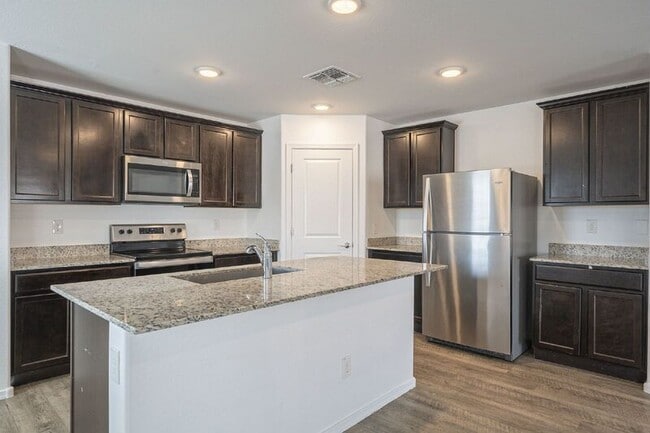 Building Photo - 1536 E Demain Dr