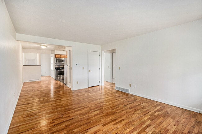 Building Photo - 11720 Portage Rd