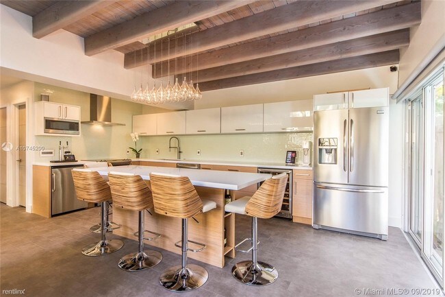 Building Photo - 2 br, 2 bath Townhome - 3081 Oak Ave