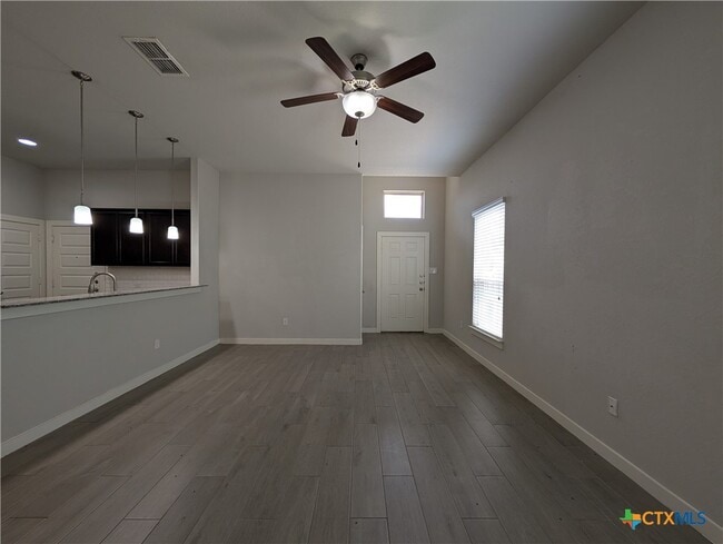 Building Photo - 2237 Avery Village