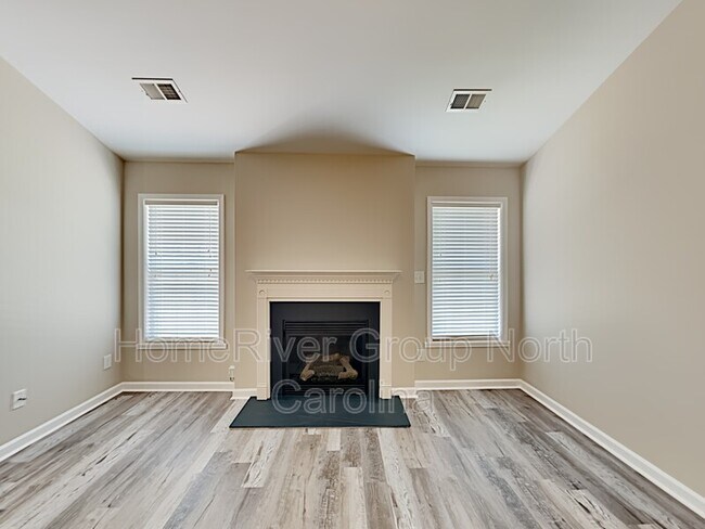 Building Photo - 5707 Sycamore Glen Rd