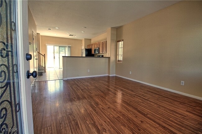 Building Photo - 925 Blushing Rose Pl