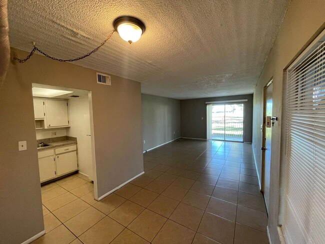 Building Photo - 1830 Maravilla Ave