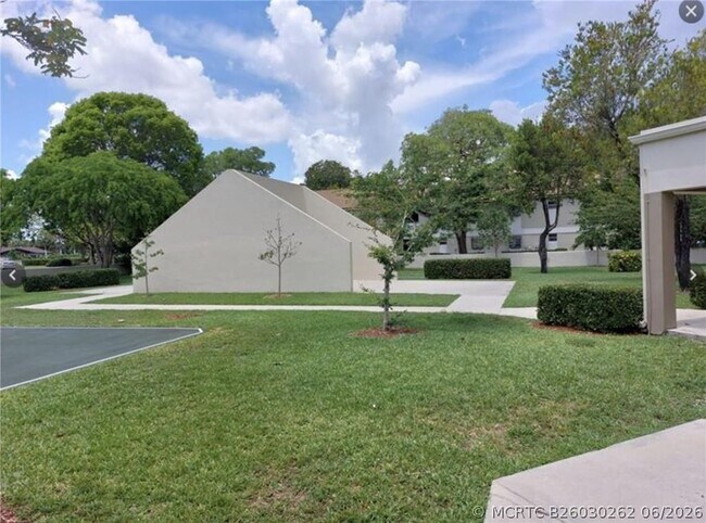Building Photo - 503 Gardens Dr