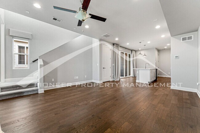 Building Photo - Single Family Home with 2 Car Garage and C...