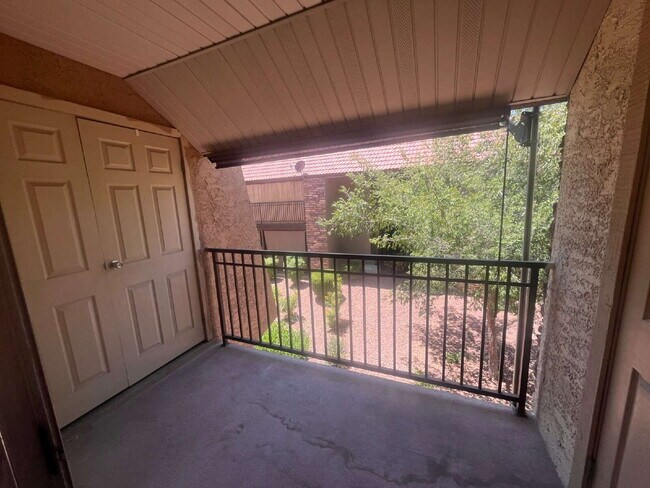 Building Photo - "Charming 2-Bed, 2-Bath Oasis in Las Vegas - Spacious 978 Sq Ft Haven!"