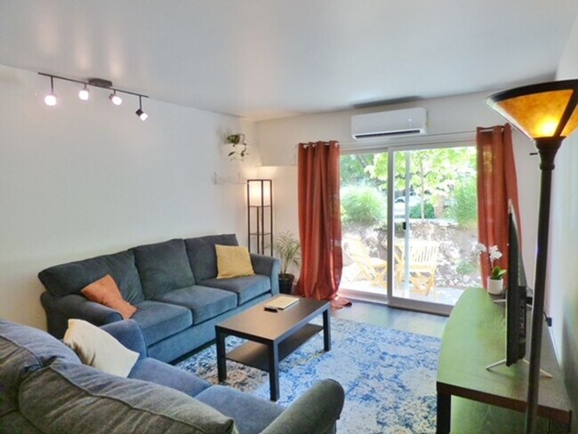 Foto del edificio - Downtown Living | 1 Bed • 1 Bath Ground-Level Condo | Available August 1!