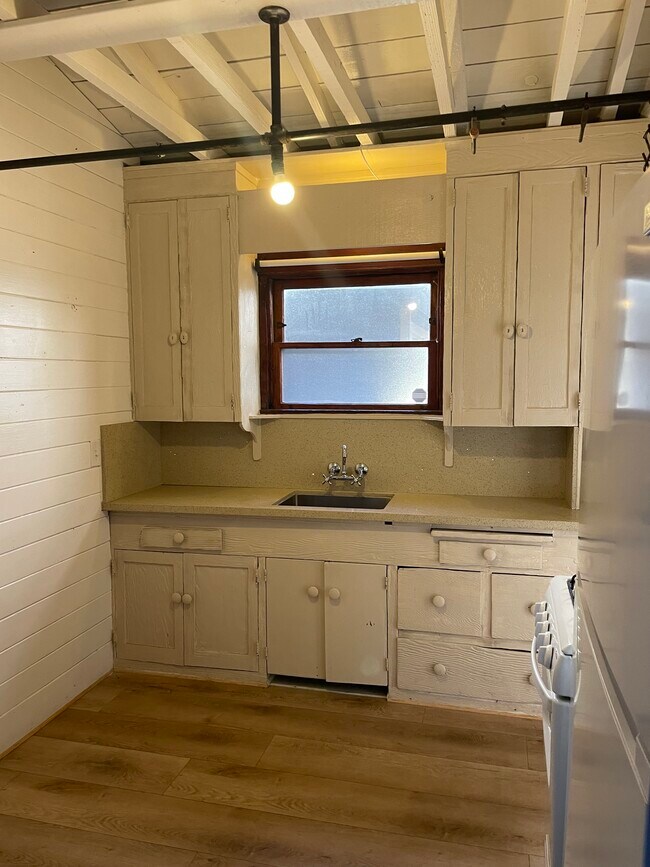 Kitchen - 18 S Venice Blvd