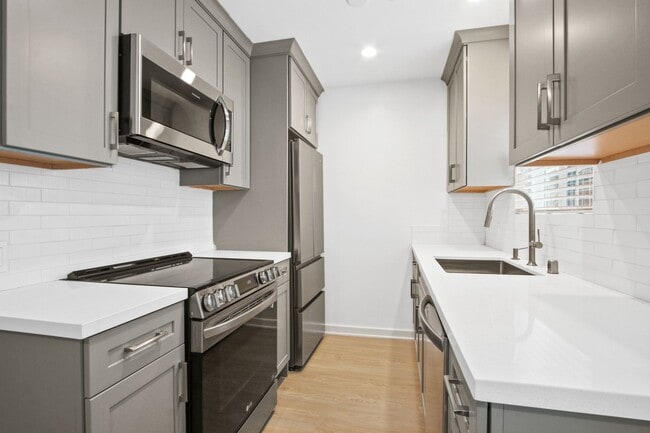 Building Photo - 117 Strand St