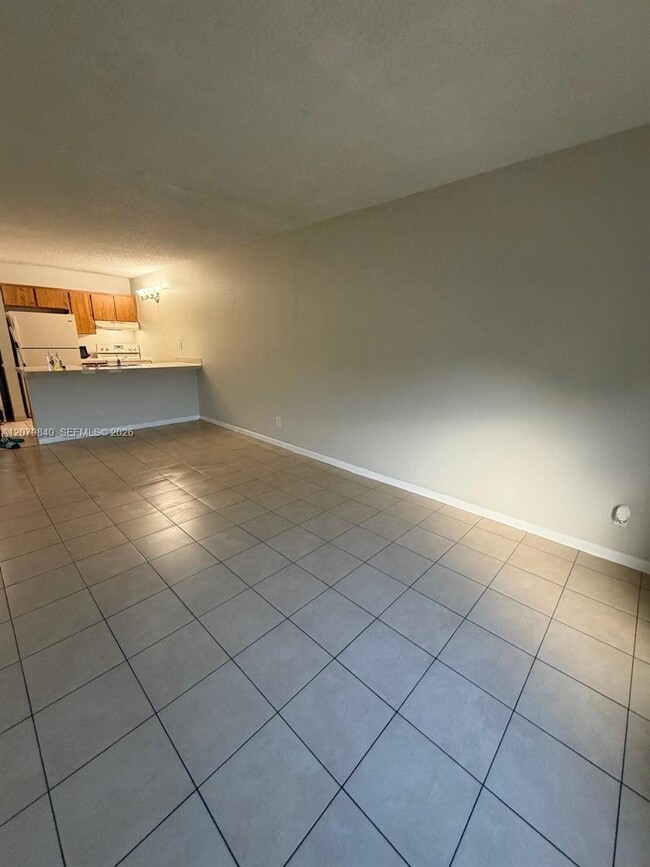 Building Photo - 2771 Riverside Dr