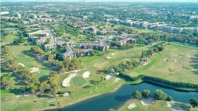 Foto del edificio - 6301 N Falls Cir Dr
