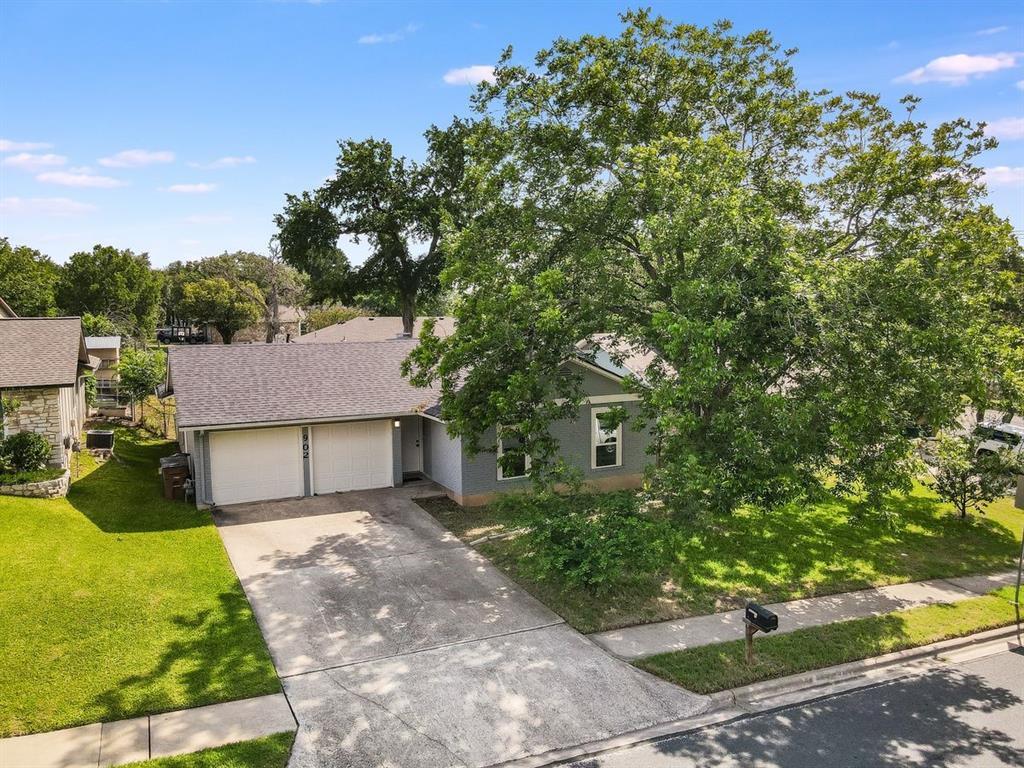 Foto principal - 902 Hillside Oaks Dr