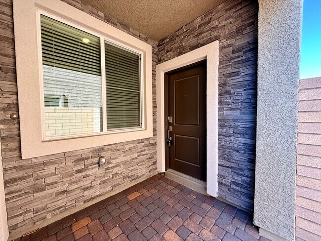 Foto del edificio - 4 BED 3.5 BATH 2 CAR GARAGE HOME w/ LOFT, ...